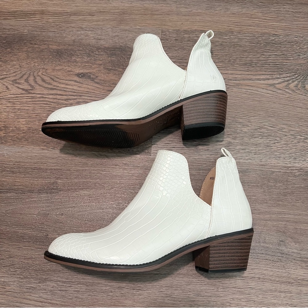 Western women's ankle booties with a white crocodile-embossed faux-leather 6.5